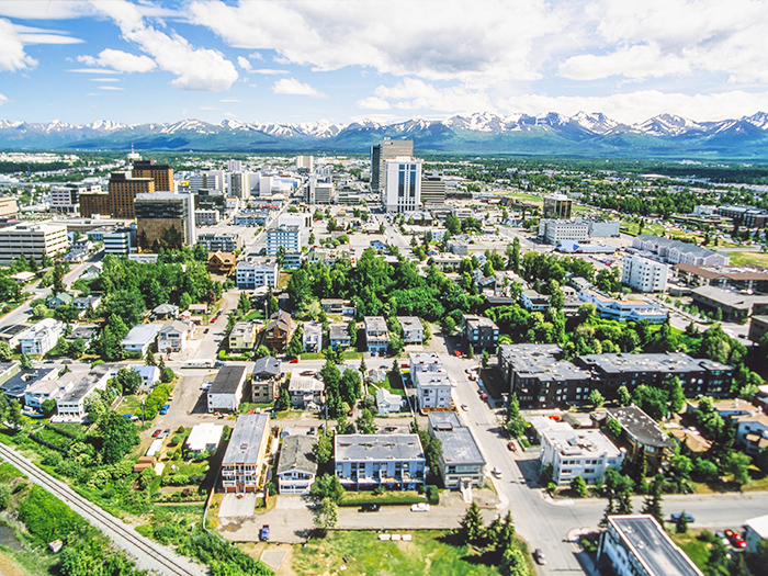 アラスカ州アンカレッジのダウンタウンにあるFストリート4番街の朝の歴史的建造物 — ストック編集用写真©jiawangkun 414081614