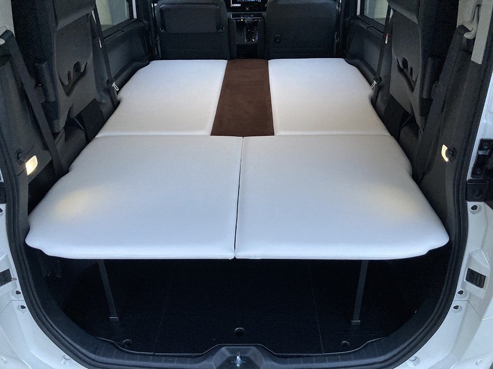 ヴォクシーなどミニバンクラスで 車中泊 - ハイエース NV350キャラバン