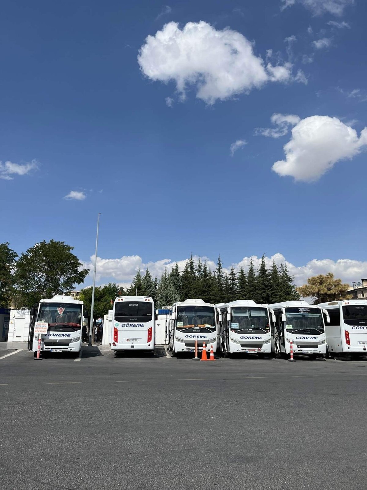 トルコ旅行記 バスで行くウチヒサール城巨大な岩の要塞を探検