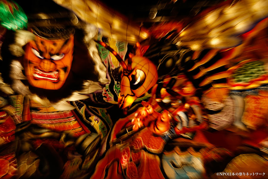 日本三大灯籠祭り 青森「青森ねぶた祭」・石川「石崎奉燈祭」・熊本「山鹿灯籠まつり」：盆の風習から華やかな光の祭典へnippon.com