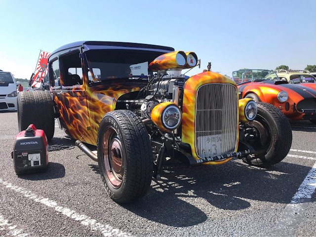 ハードコアな究極のアメリカン ストリートロッドの走りの競演