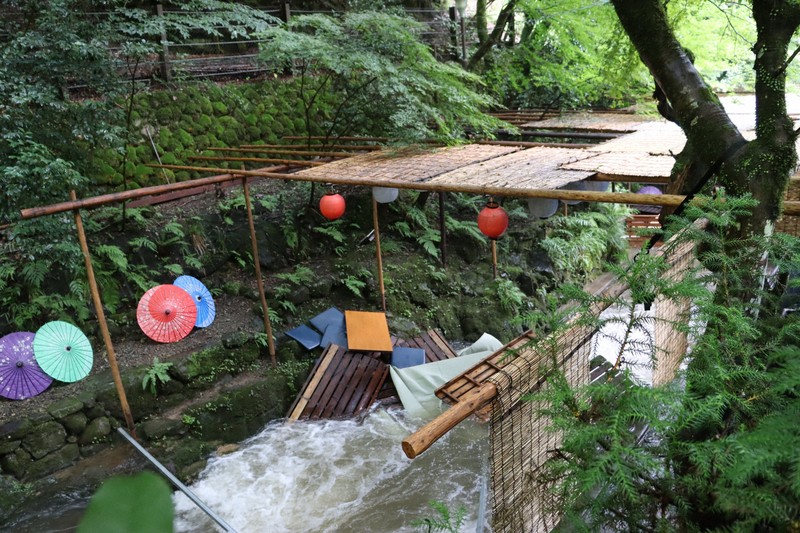 京都・先斗町・鴨川の川床・納涼床でランチ、ディナー。鱧のコース料理がおすすめ