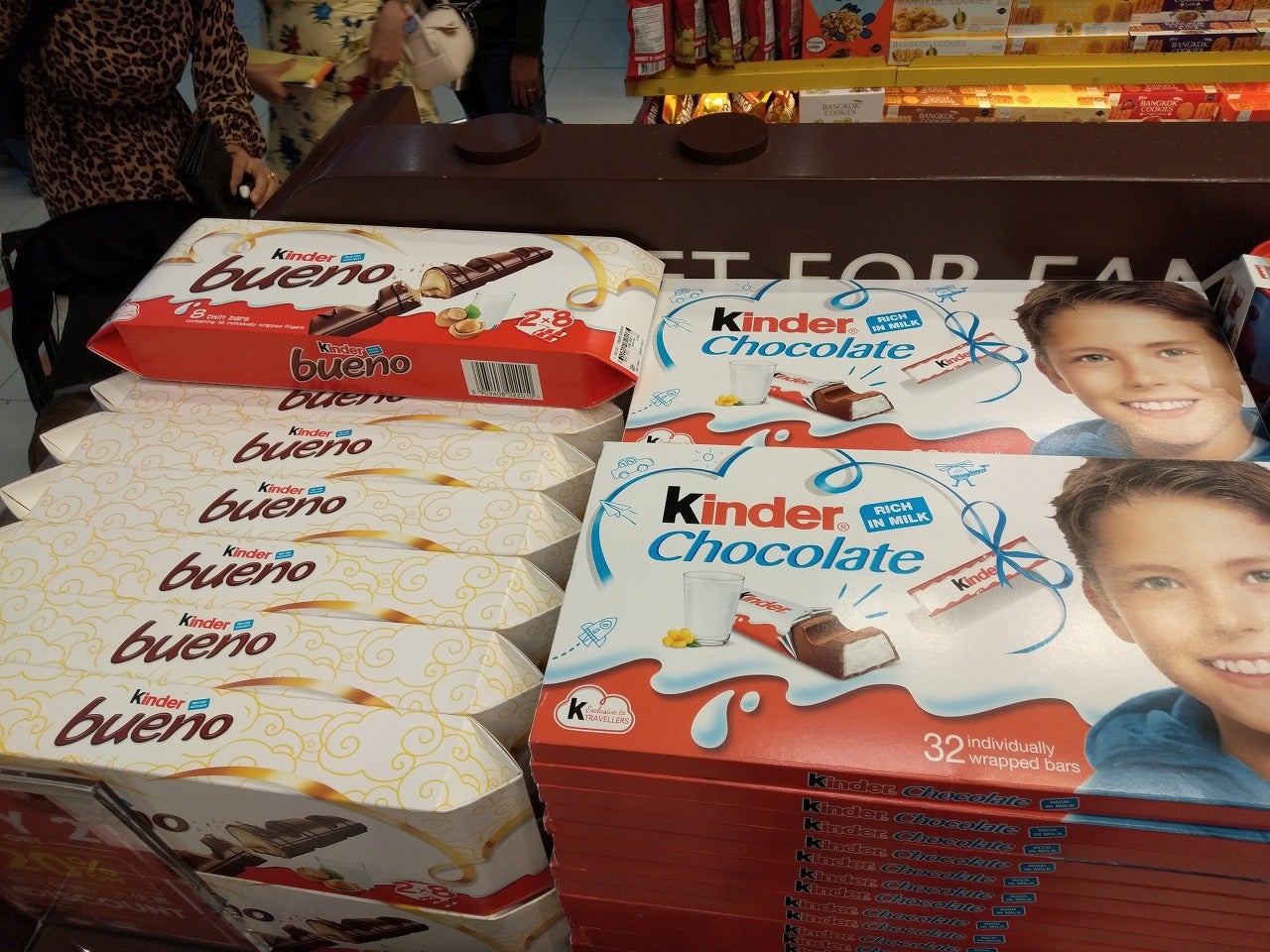 バンコク・スワンナプーム空港内で買えるおすすめお土産6選＆お店の場所絶景in - 海外旅行記