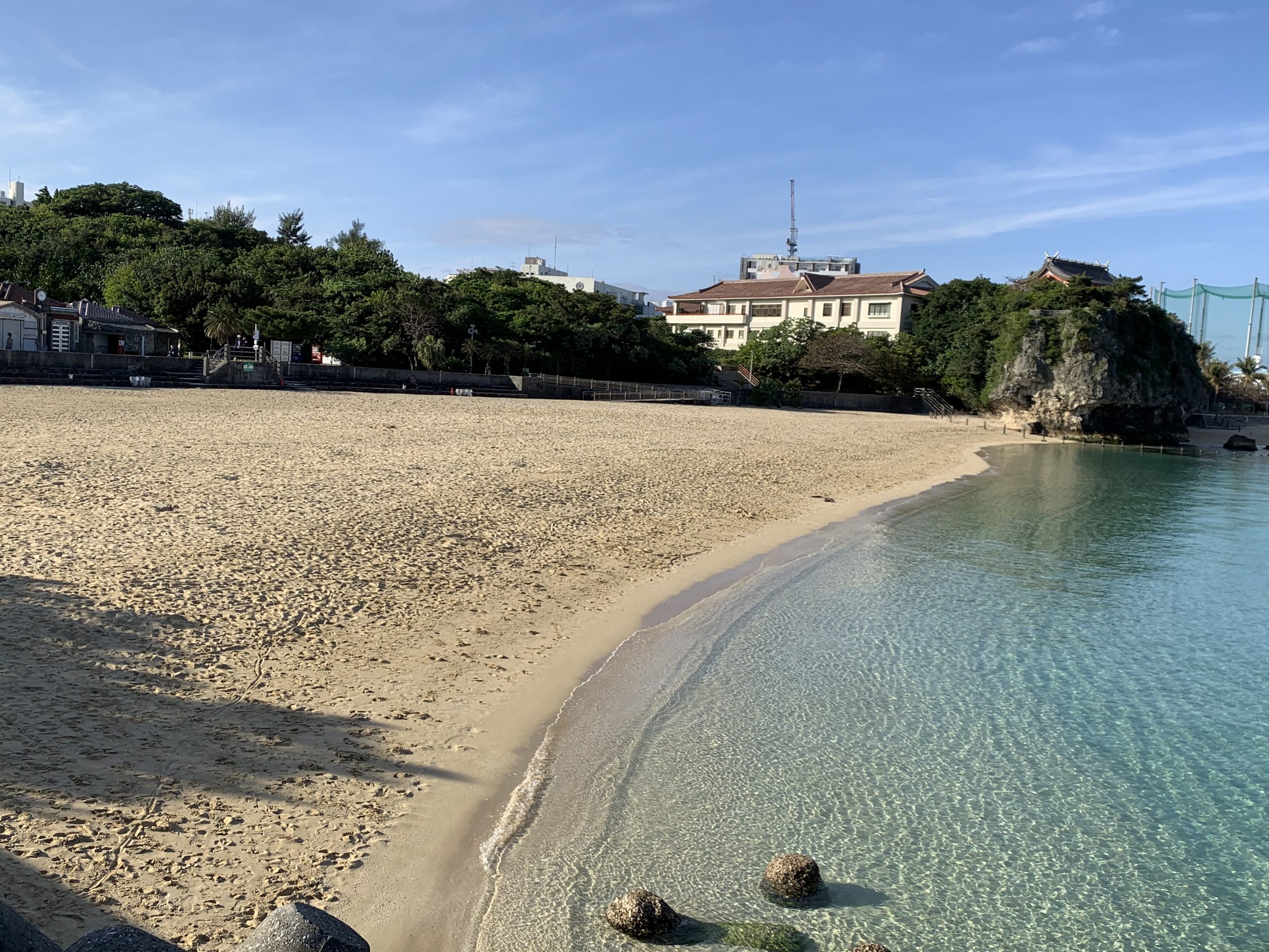 那覇で唯一の砂浜の海「波の上ビーチ」アクセスと設備