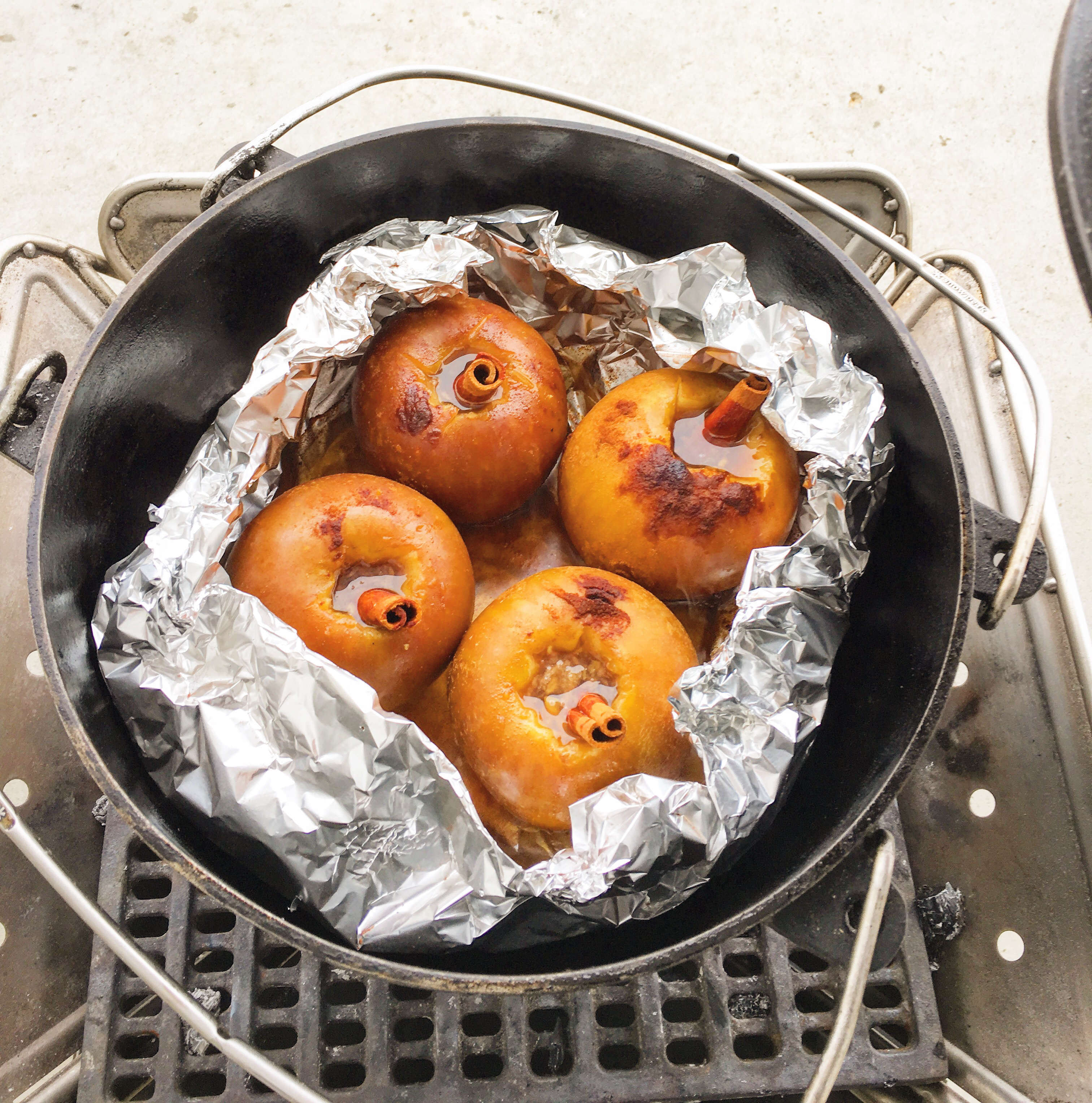 丸ごと焼きりんごカンロ飴食堂