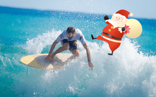メリークリスマス🎄🎁🎅, 夏のクリスマスには、サーフィンに乗ったサンタクロースが🎅🏄‍♂️,ゴールドコーストへ訪れることができる日も間近！, いらした際には、ぜひお立ち寄りください😄