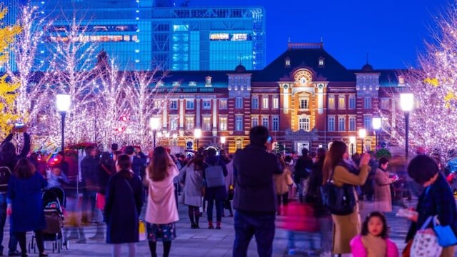 この冬も東京駅周辺エリアではさまざまなイルミネーションイベントが開催中です🎅丸の内だけでなく八重洲や日本橋、京橋などに足を延ばすとエリアごとに趣向を凝らしたイルミネーションに出会うことができますよ🎄ホリデーシーズンならではの幻想的な世界をぜひお愉しみ