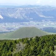 阿蘇の旅 噴火口と米塚、それと赤牛丼！Trip.com 阿蘇