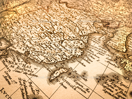 台湾の旅行者の世界地図イエローの日の出スカイブルーの色のグラデーションの壁画マントルの世界地図旅行台湾 - ショップ Ching