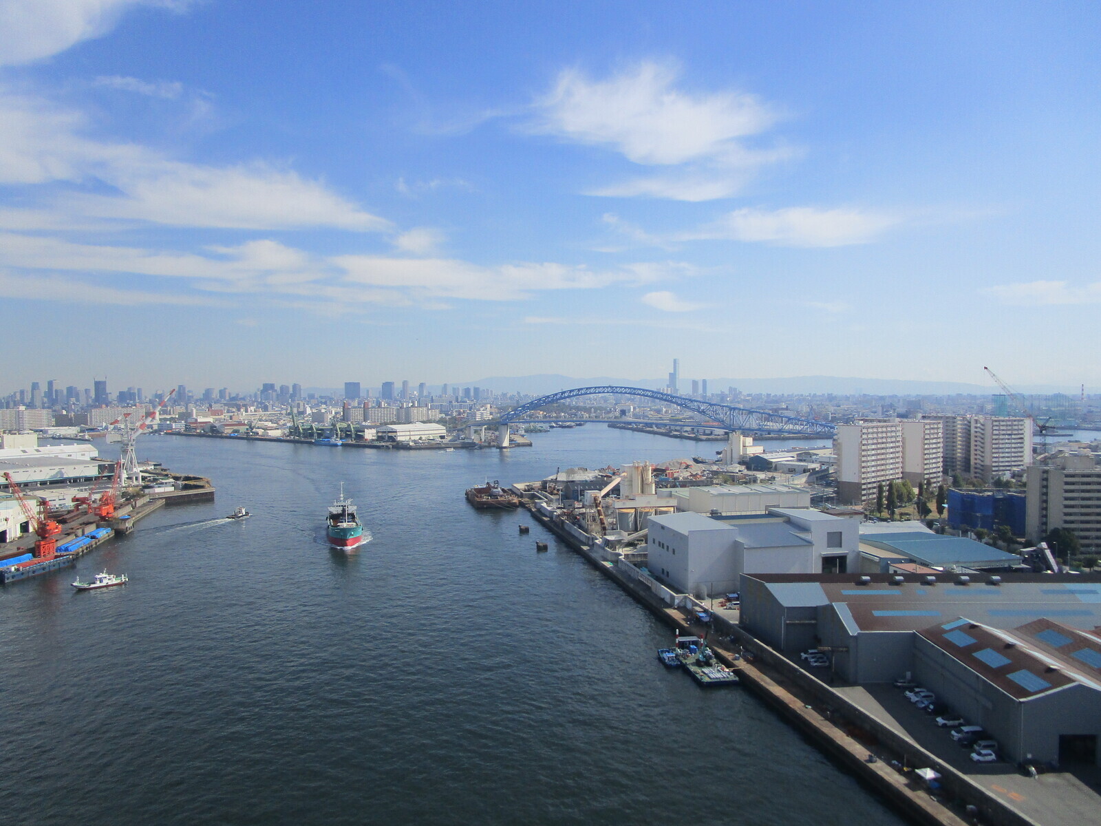 大阪にもある“ベタ踏み坂”「なみはや大橋」でスリルと眺望を満喫大阪府トラベルjp 旅行ガイド