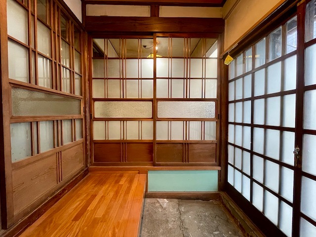 カフェも酒場も築100年⁉ 月島リノベ長屋物語さんたつ by