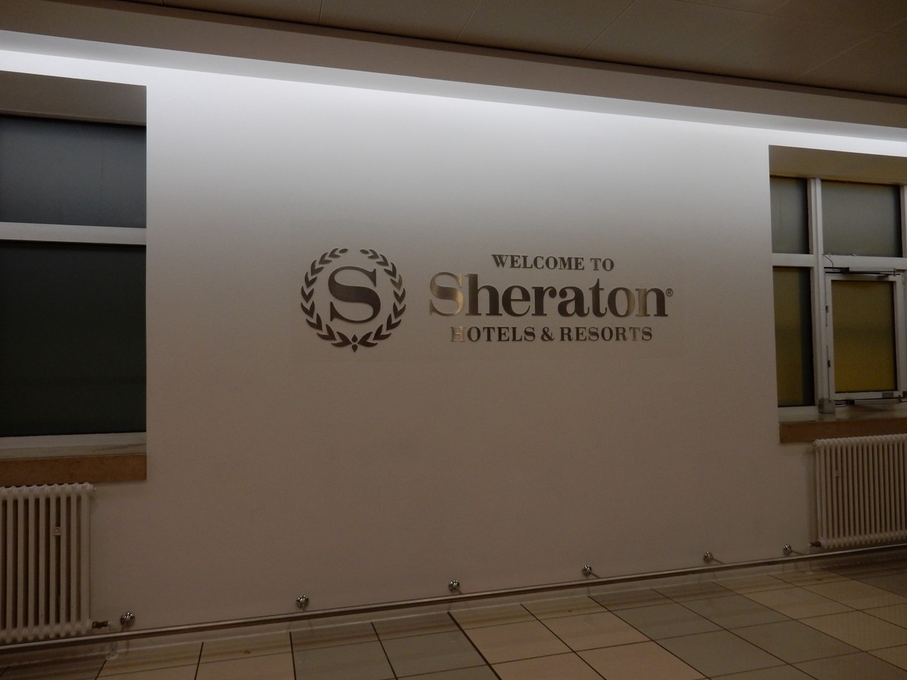 フランクフルト空港直結の便利ホテル、シェラトンフランクフルトエアポート宿泊記 : 僕と彼氏の旅行記