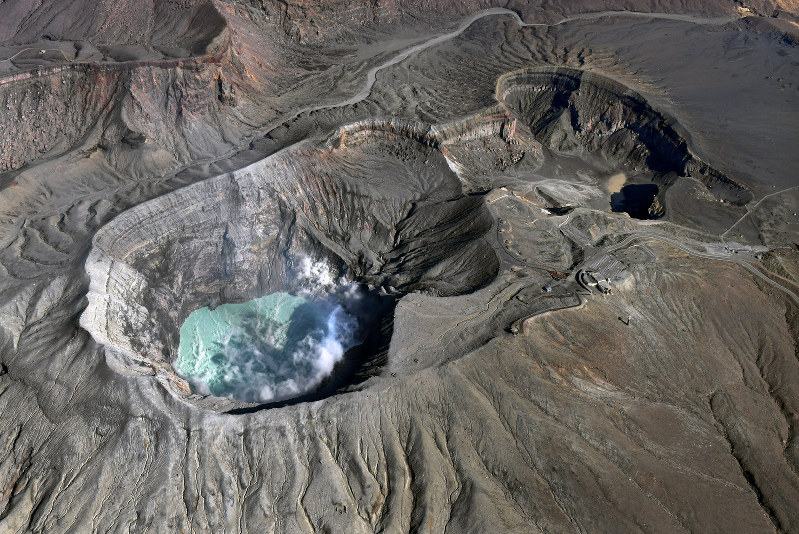 中岳火口・火口東展望所ニッポン旅マガジン