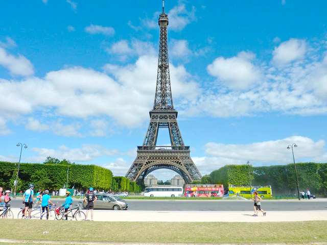 エッフェル塔の撮影スポットシャンパンフラッシュは著作権に注意？！ - パリの片隅でブログを綴る