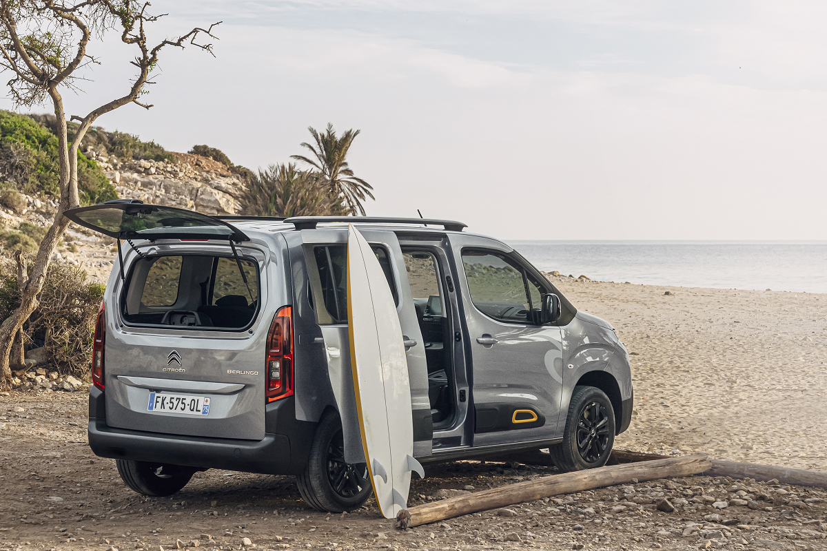 軽自動車N-VANでサーフィン＆スノボライフ！ 車中泊×アクティビティ連載Vol.01- カエライフ ～ クルマとカスタムで暮らしをカエるーCUSTOMENJOY