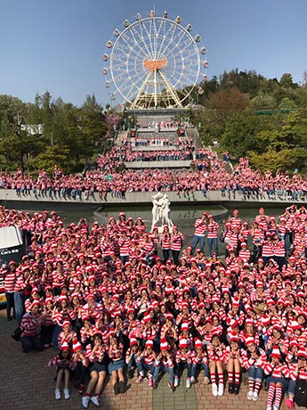 いきなり曲がるけど「怖くない」 閉園「としまえん」のミニサイクロン、仙台で人気 : 読売新聞