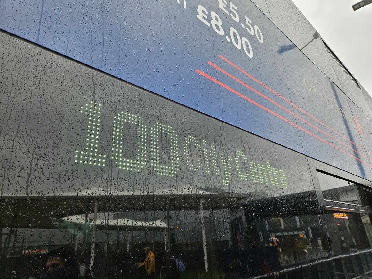 エアリンク 100 によるエジンバラ空港EDIから市内中心部へのシャトルバス送迎Klook