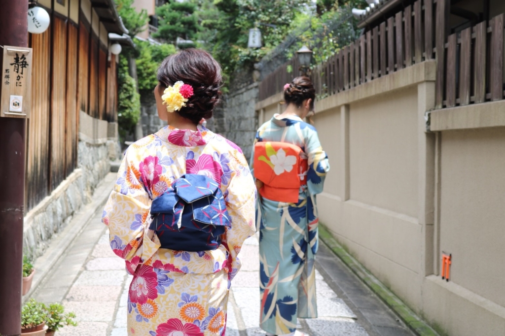 中条あやみ、京都でゆかたデートを満喫♡ ぽーりん×浴衣コーデ4選 2022夏のおすすめ - CanCam.jp