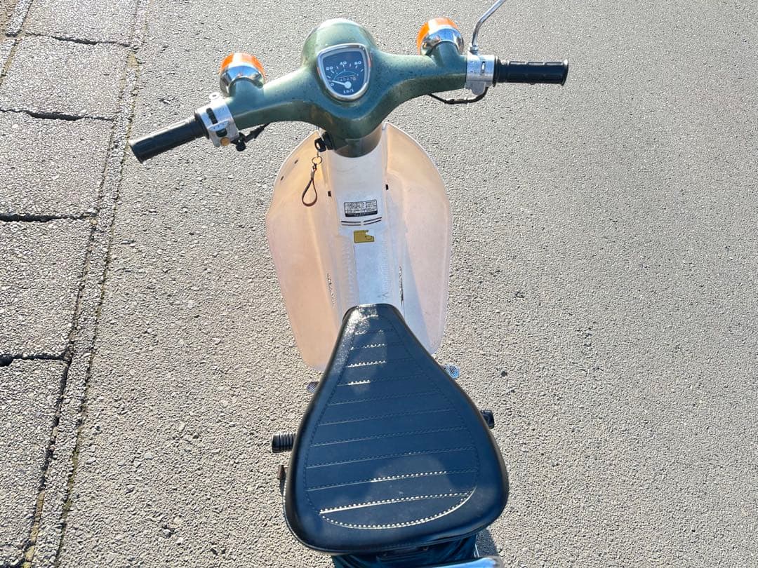 ホンダ・スーパーカブC125に新色登場！ 大人がさらりと乗れるモダンなグレーが追加clicccar.com