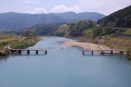2012年８月２８日 若井沈下橋 - 四万十凸凹隊 ごぞまる絵日記