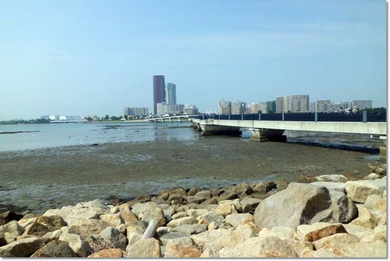 出光仁美 あいたか橋で 歌詞 -