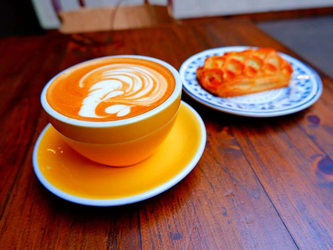 観光地から近い！テイクアウトカップと内装がオシャレなNYのカフェaya408GENICジェニック