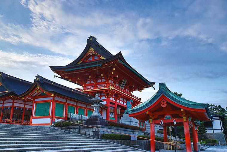 お稲荷さんのパワーを授かる「伏見稲荷大社」 むすび。と行く 定番?!京都案内むすび