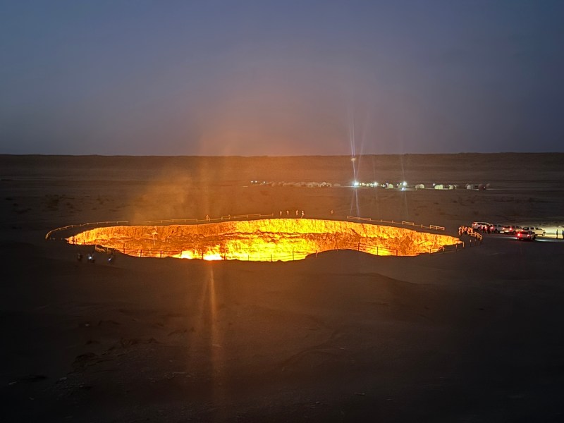ダルヴァザ「地獄の門」トルクメニスタン政府観光局