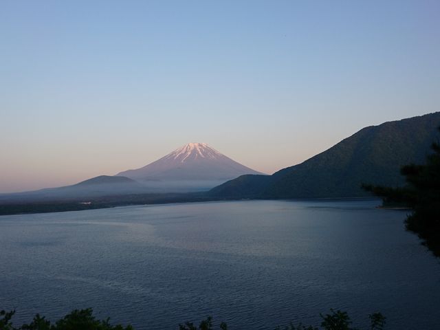 交通アクセス中央区民健康村 ヴィラ本栖 公式 本栖湖徒歩約10分、富士山麓の豊かな自然林に囲まれたホテル