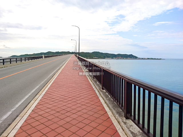 うるまいろ 浜比嘉大橋 1 浜比嘉島から見える平安座島ドローン空撮 うるま市浜比嘉島