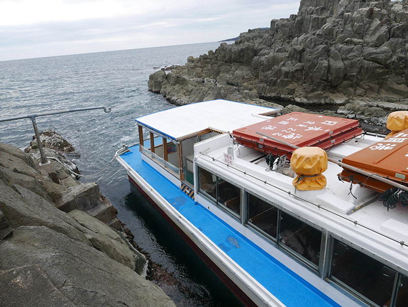 夜は「断崖」で乾杯。 福井県坂井市・東尋坊 10月15日「酒場」 にぎわい創出へ初開催越前がにならかにカニ福井