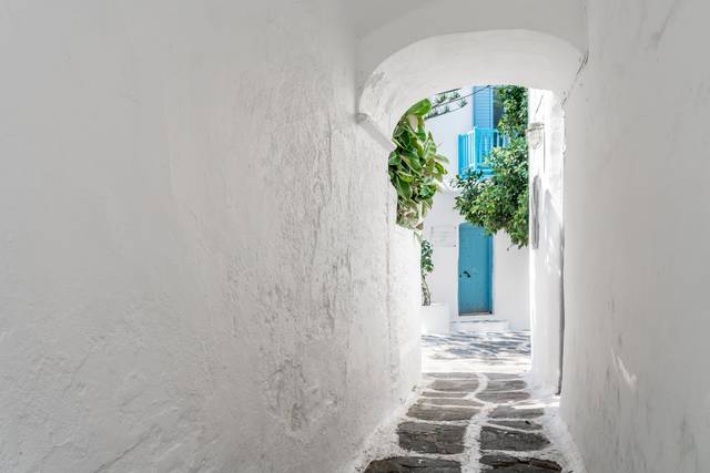 青と白の世界。ギリシャ”サントリーニ島”一度は行ってみたい夢の島。キナリノ