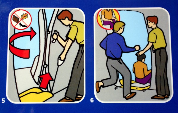 航空機の仕組みを口述する：ドアが開かない!!All Nippon Airwalks