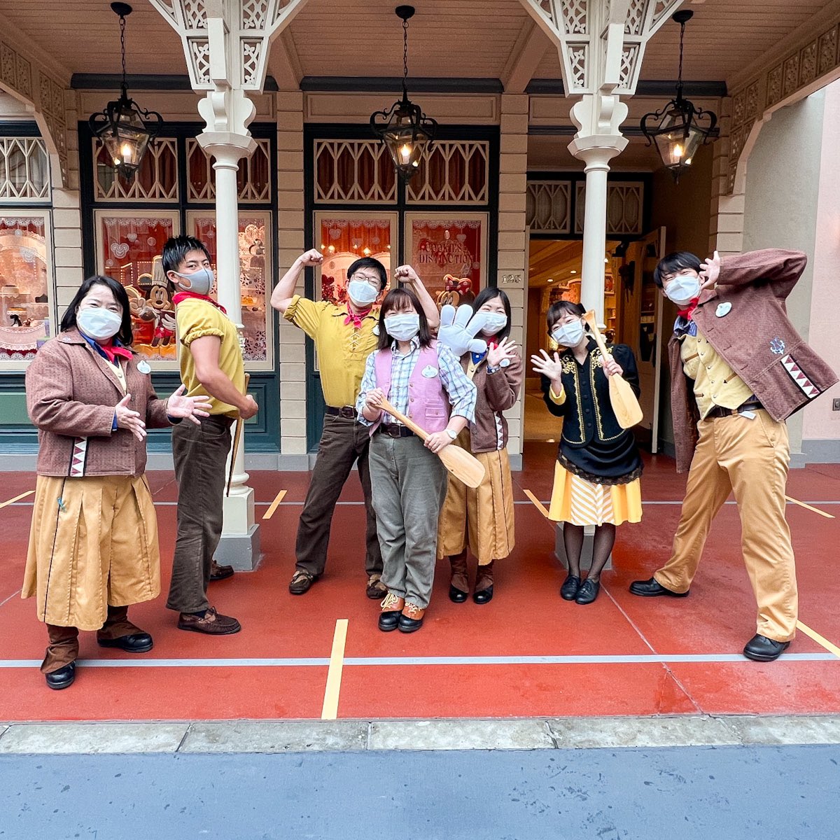 爆速 声がして見たらカヌー漕いでるの全員キャストさんだったwww ＃Disneyland ＃ディズニーランド