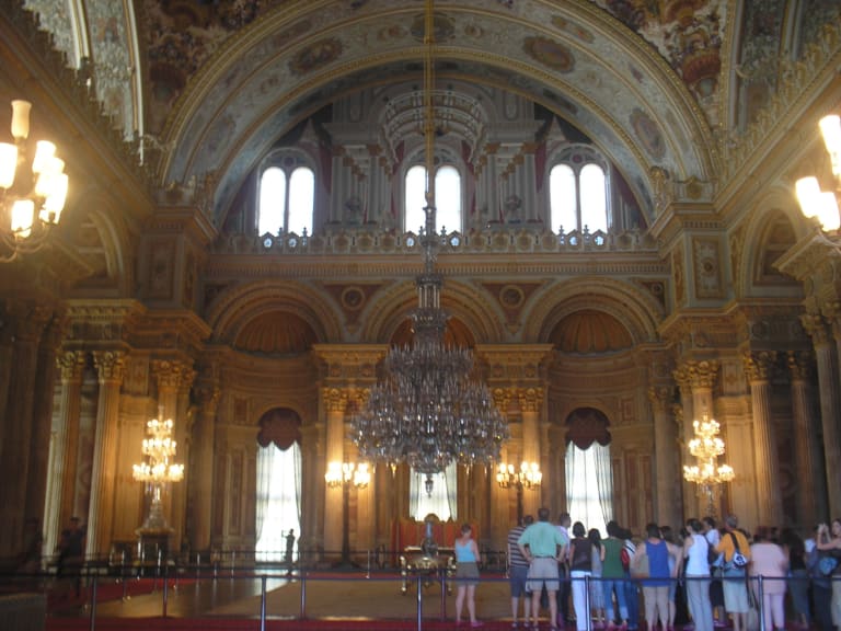 ドルマバフチェ宮殿＆ハーレム 優先入場＆オーディオガイドGetYourGuide