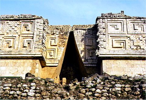 ウシュマル遺跡 尼僧院 世界遺産写真アールクリエーション