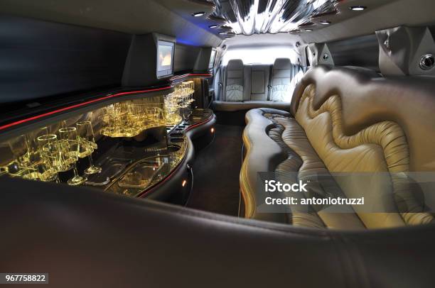 リムジン内装カスタムリムジンの販売・お取り寄せなら当社へゲインズ