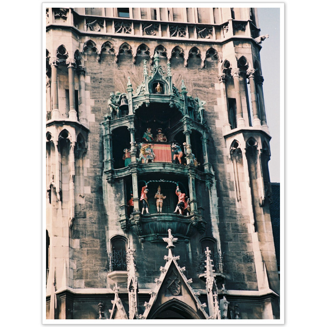 ミュンヘン マリエン広場 人形が踊る仕掛け時計の広場と周辺2ページ目