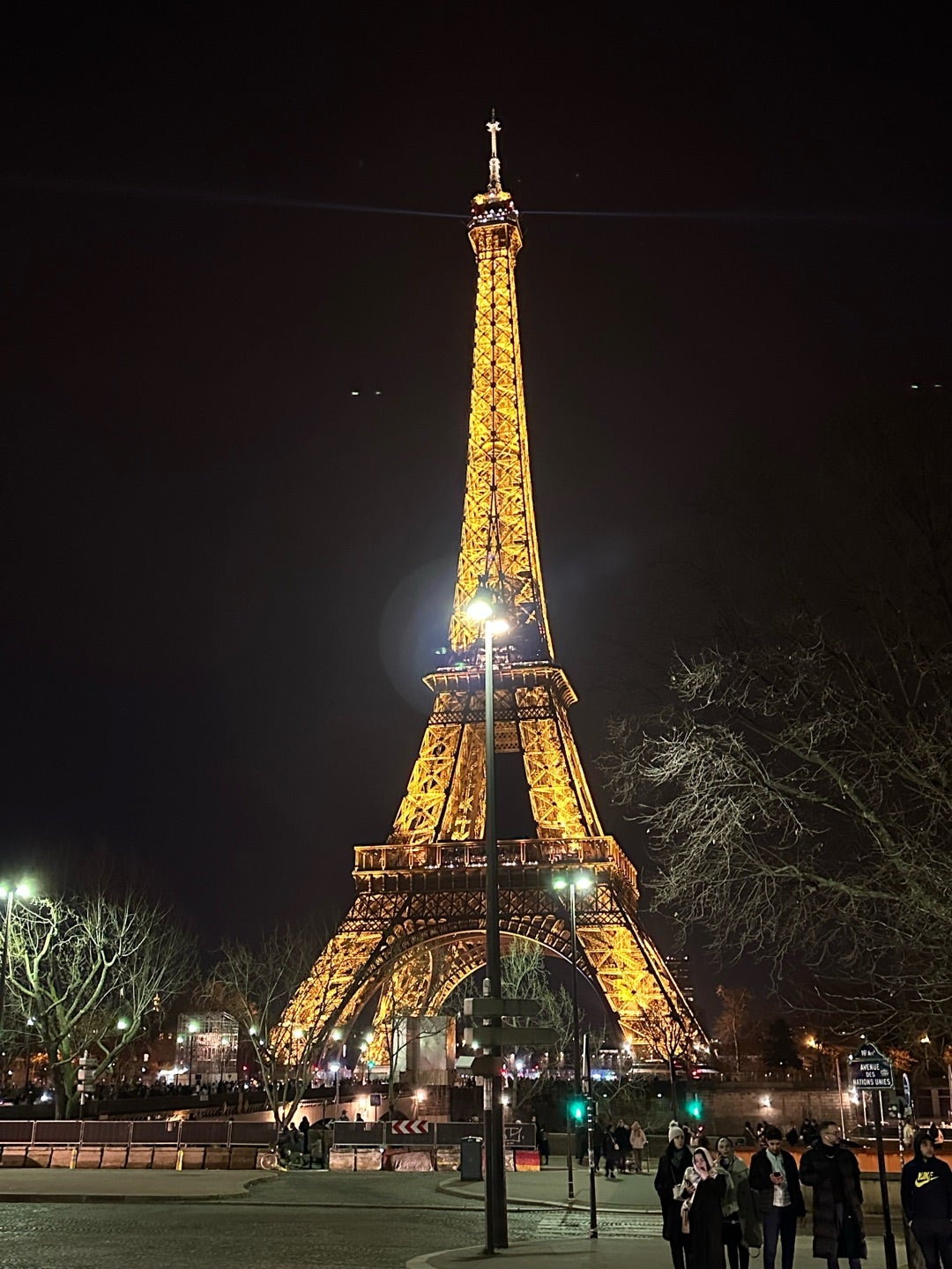 エッフェル塔☆青色にライトアップ』パリ フランス の旅行記・ブログ by