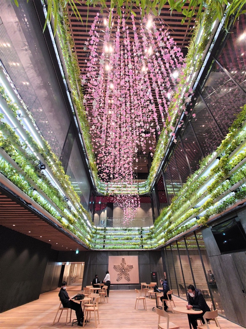 ヤンマー東京と八重洲のオフィスビル街の写真素材FYI07587382ストックフォトの Qlean Market