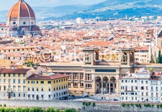 イタリア🇮🇹旅行 8日目③ミケランジェロ広場は丘の上、フィレンツェの街全体を写真におさめる事が出来ますLucydog