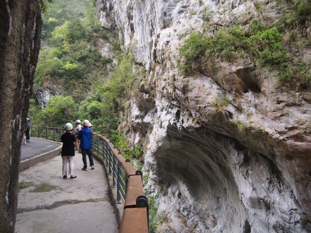 台湾タロコ渓谷の清流で大理石の岩の写真素材・画像素材 Image 7857093