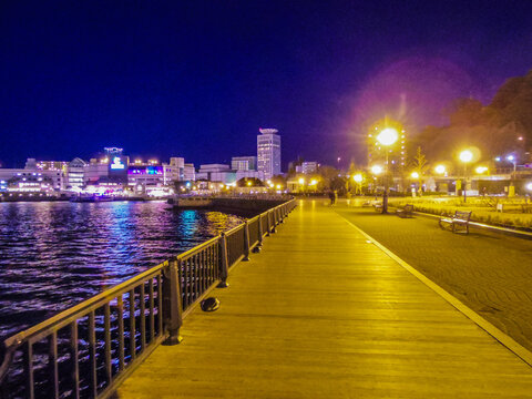 夜の横須賀港 : もりつちの徒然なるままに