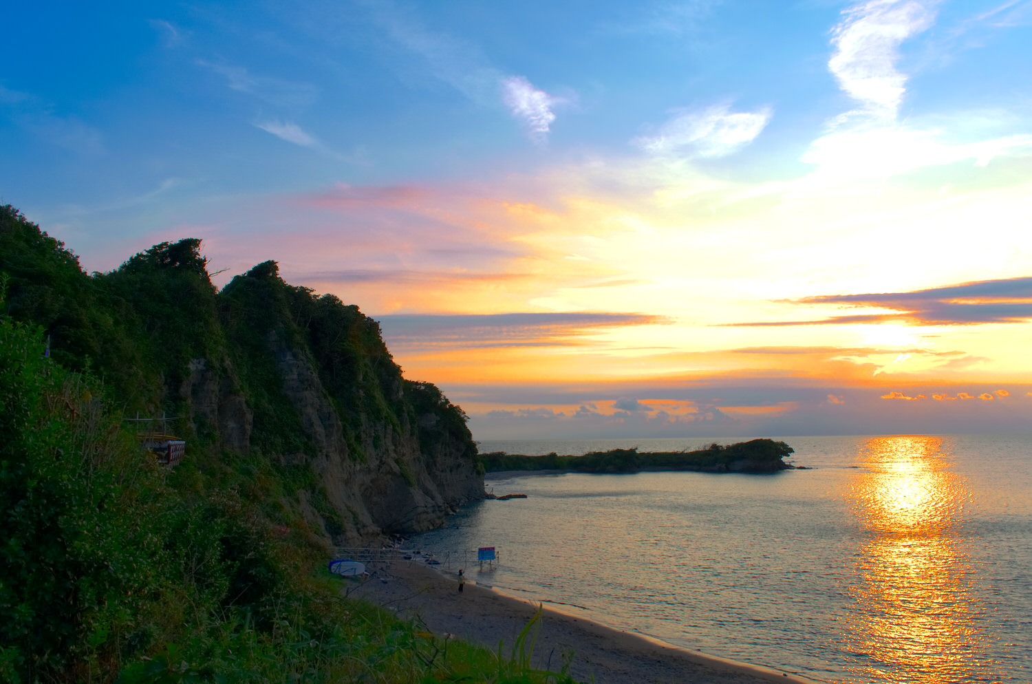 長者ヶ崎海岸＆大浜海岸海水浴場が開設され駐車場もある葉山最南端のビーチ