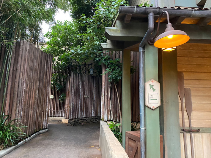 喫煙関連のお話し パーク内やパーク入園エントランスにある喫煙所 : 東京ディズニーリポート