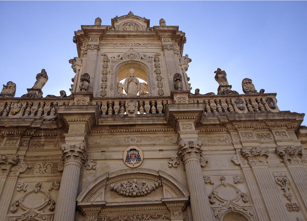 工場の谷はソレントイタリアの真ん中にあるさびれた工場の峡谷ですの写真素材・画像素材 Image 110652879