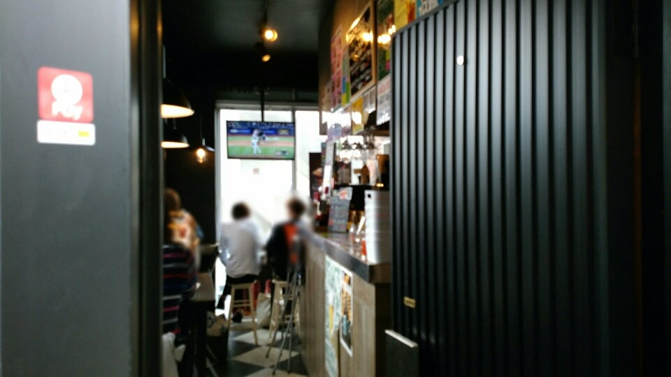 飛田給駅南側からすぐの住宅街にある「ふうの木」さん🌳 カフェでは、味よし🙆栄養バランスよし🙆‍♀️見た目よし🙆‍♂️の料理やスイーツ、こだわりのドリンクがいただけます😍奥はアトリエになっていて、オーダーメイドの服👗やアクセサリー💍 リメイクもOK📿🪡 を超