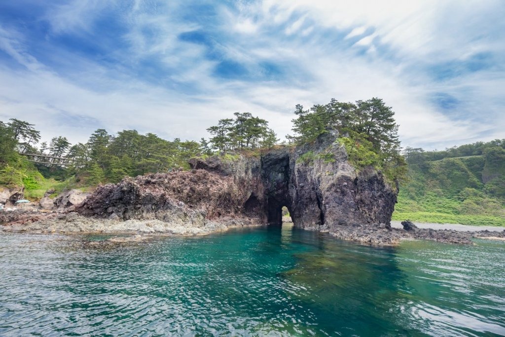 巌門の観光ガイド石川県羽咋郡志賀町富来牛下巌門NAVITIME Travel