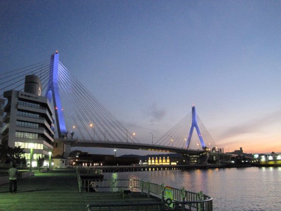 ライトアップの青森ベイブリッジ 夕景 夜景 写真素材7505785-