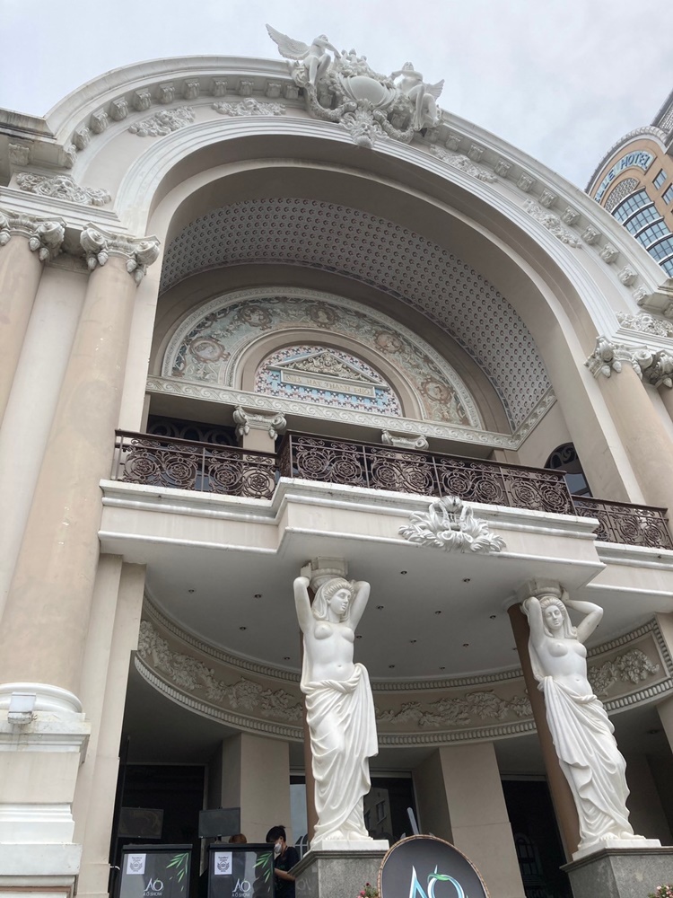 ホーチミンの郵便局は観光名所_芸術的なコロニアル建築が美しい - 40代 気ままな 世界旅日記